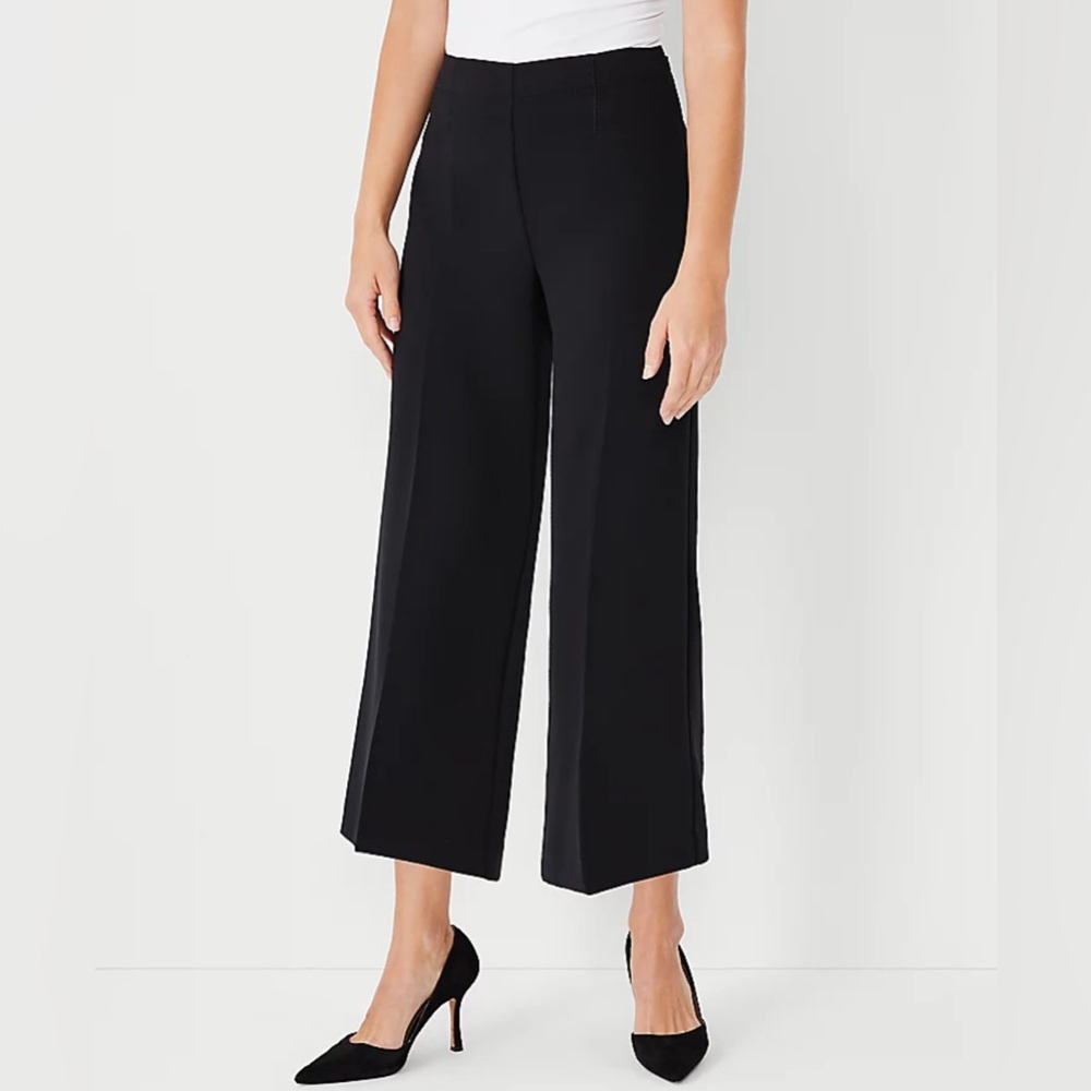 Ann Taylor Black Cropped Wide Leg Side Zipper Back pockets Women's Pants Size 2